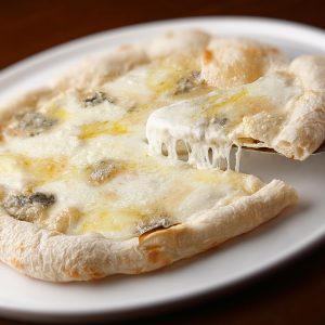 4種のチーズピッツァの画像